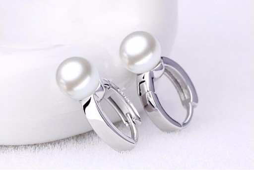Boucles d'oreilles rondes pour femmes avec perle