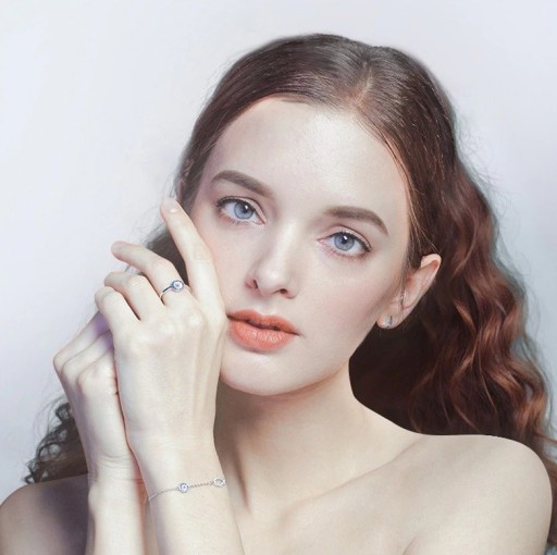 Bracelet en chaîne pour femmes avec des zirconiums