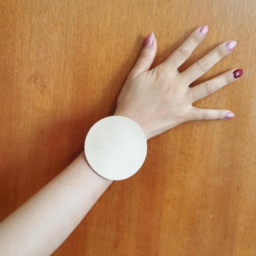 Bracelet en cuir pour femme avec rond