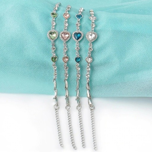 Bracelet en pierres pour femmes avec cœurs
