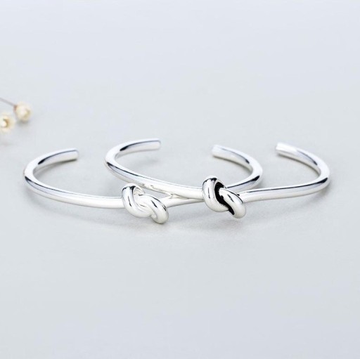 Bracelet ouvert pour femme nœud