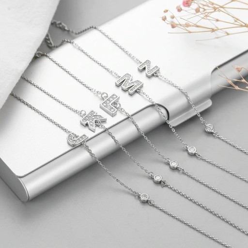 Bracelet pour femme avec lettre