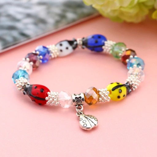 Bracelet pour femmes avec des coccinelles