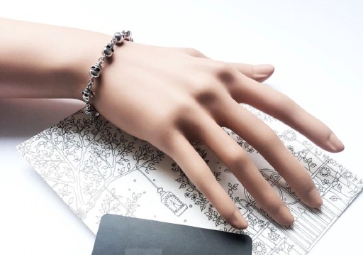 Bracelet pour femmes avec des têtes de mort