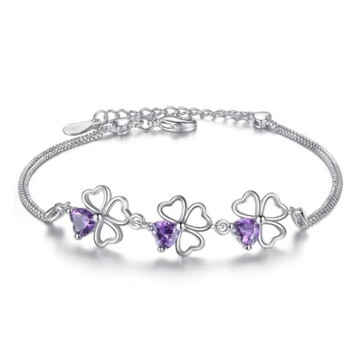 Bracelet pour femmes avec des trèfles à quatre feuilles