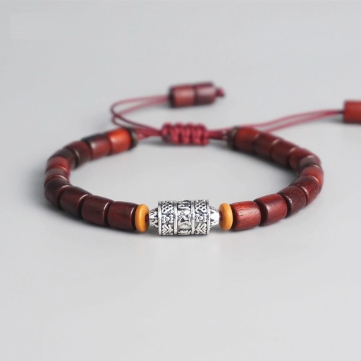 Bracelet réglable avec des perles en bois
