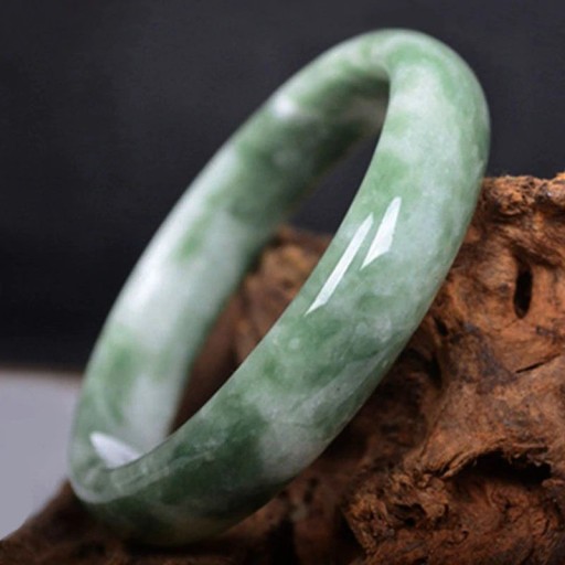 Bracelet rigide en jade pour femmes