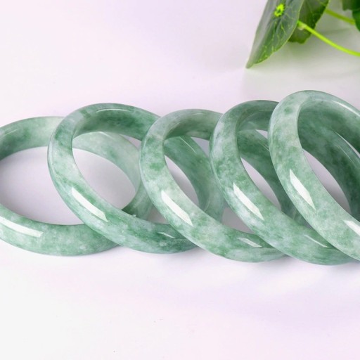 Bracelet rigide en jade pour femmes