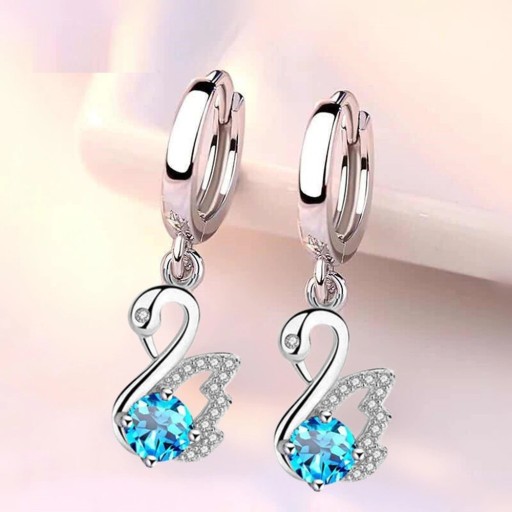 Brincos circulares femininos com cisne