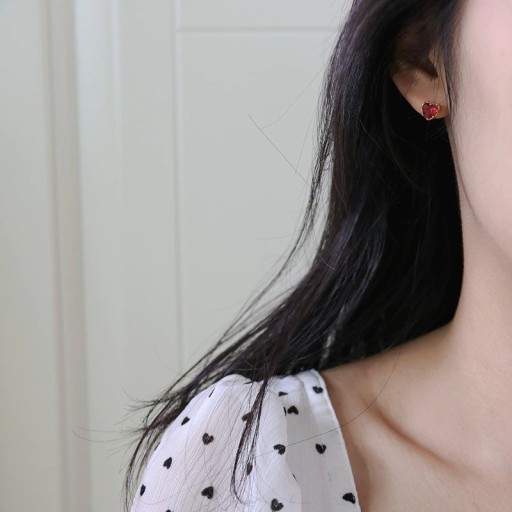 Brincos de pressão em forma de coração C1090