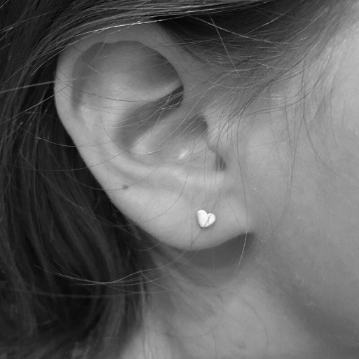 Brincos de pressão em forma de coração G670