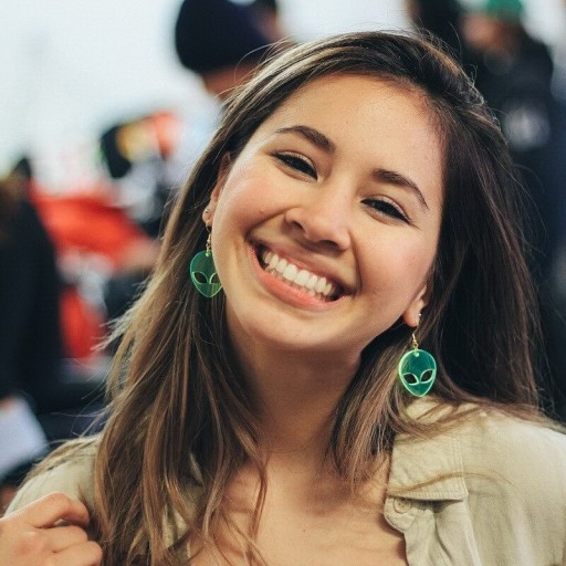 Brincos pendentes de mulher alienígena