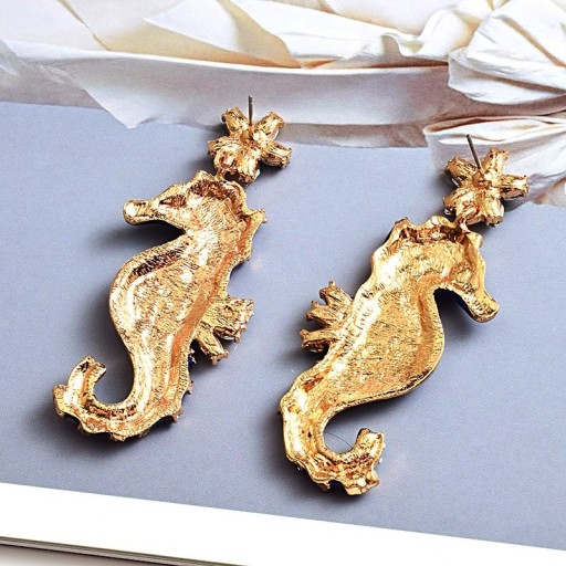 Brincos pendentes de senhora cavalo-marinho