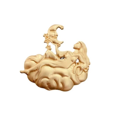 Broche design femme sur nuage avec lune pin badge en métal doré motif en relief étoiles accessoire décoratif pour vêtements manteau veste