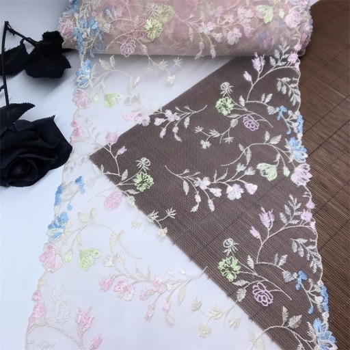 Brodeerattu pitsiverkko 21,5 x 91 cm Värikäs polyesteripitsi kasvimotiivilla Koristeellinen kangas vaatteiden ja DIY-dekoroinnin ompeluun