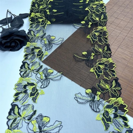 Brodeerattu pitsiverkko 22 x 91 cm Polyesteripitsi kukkakuviolla Koristekangasta vaatteiden ompeluun ja DIY-dekoraatioihin