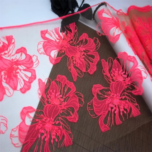Brodeerattu pitsiverkko 25,5 x 91 cm Punainen polyesteripitsi kukkakuviolla Koristekangas vaatteiden ja DIY-dekoroinnin ompeluun