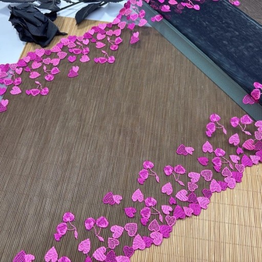 Broderad spetsnät 32,5 x 91 cm Polyester spets med hjärtmotiv Dekorativt tyg för sömnad av kläder och dekorationer DIY