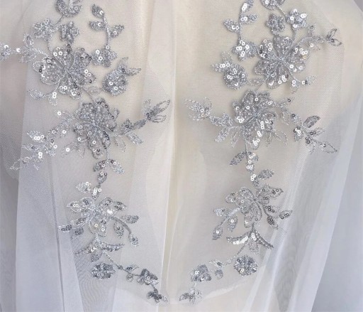 Broderie en sequins et perles 32 x 14 cm 1 paire Application décorative en polyester avec sequins et perles pour la décoration de robes, vêtements et accessoires