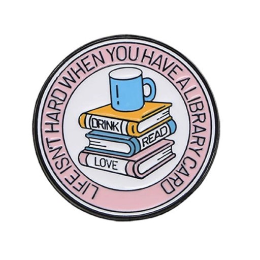Broșă rotundă cu cărți și cană Life isn’t hard when you have a library card pin metalic roz insignă multicoloră pentru îmbrăcăminte rucsac
