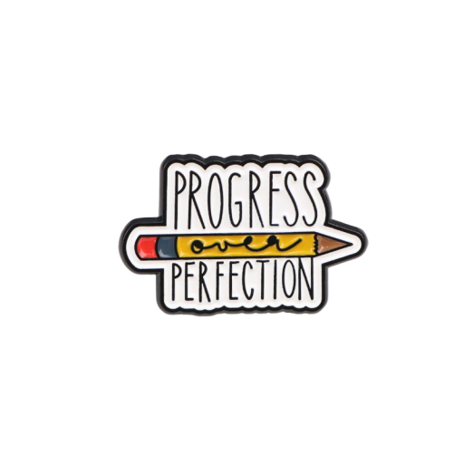 Broșă smalțată în formă de creion cu inscripția Progress over perfection cca 3,1 x 1,9 cm pin colorat insignă accesoriu pentru îmbrăcăminte rucsac