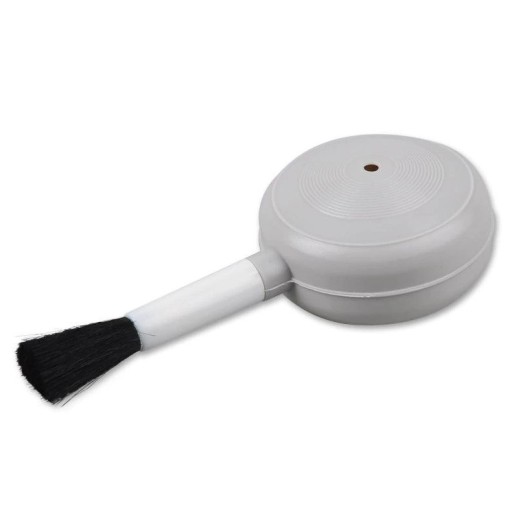 Brosse avec pompe pour le nettoyage des écouteurs