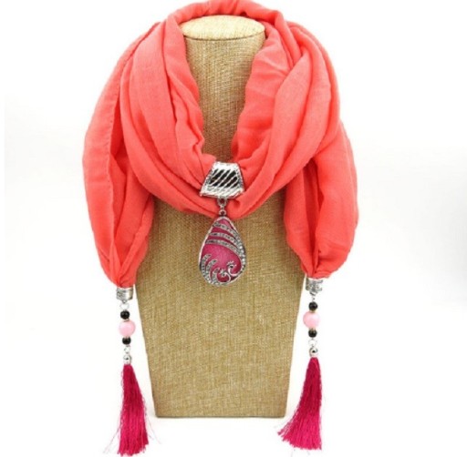 Bufanda de lujo para mujer con colgante J3185