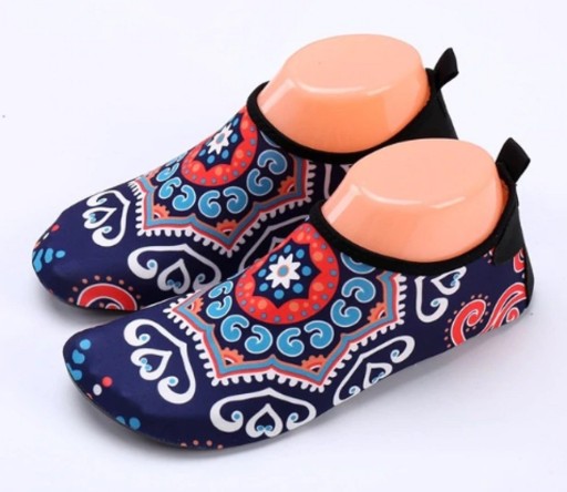 Buty dziecięce w wodzie - orientalny wzór