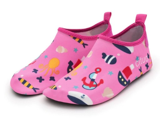 Buty dziecięce w wodzie z kotwicą