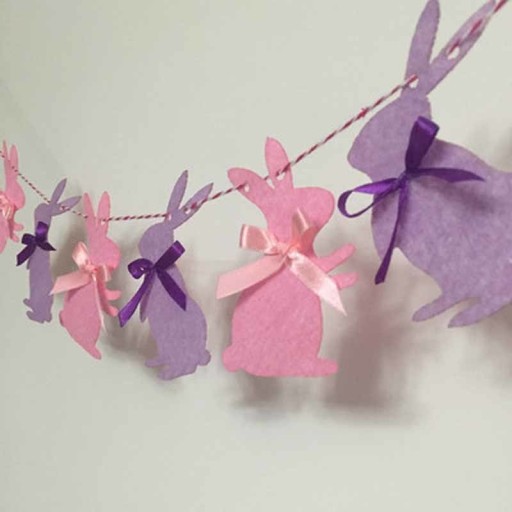 Cadena de Pascua con conejitos