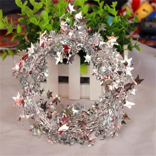 Cadena navideña con estrellas