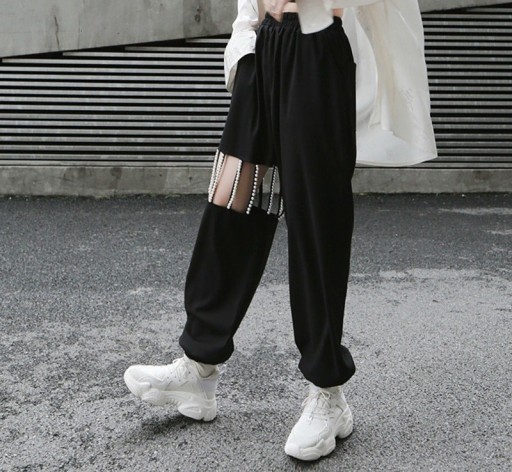 Calças jogger femininas com pérolas