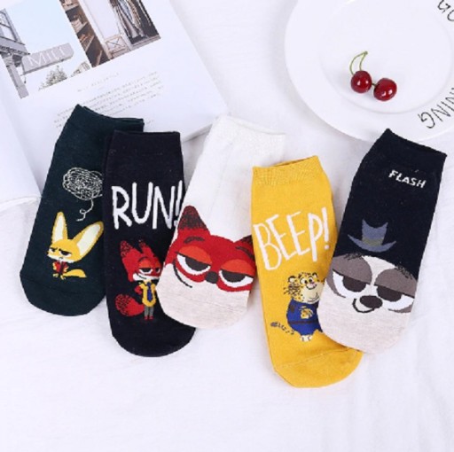 Calcetines de mujer con animales de cuentos de hadas.