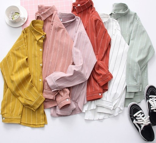 Camicia a righe da donna con maniche lunghe