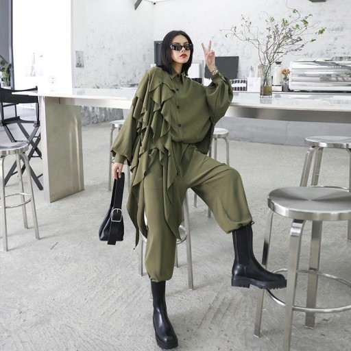 Camicia e pantaloni da donna B1008