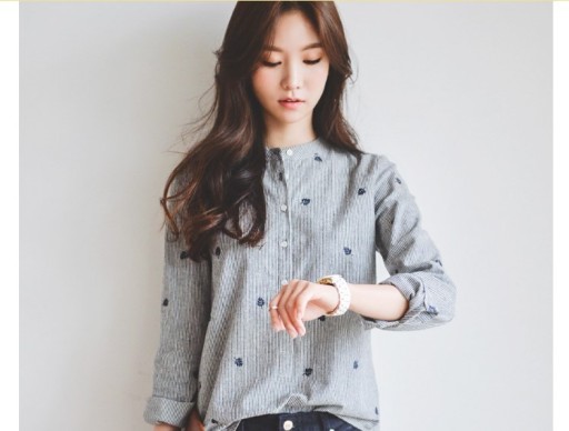 Camicia grigia da donna