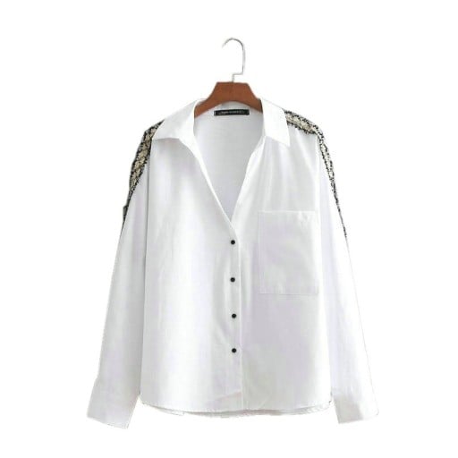 Camisa branca feminina com cordão decorativo nos ombros Manga longa Gola clássica Bolso no peito e botões pretos Blusa em poliéster