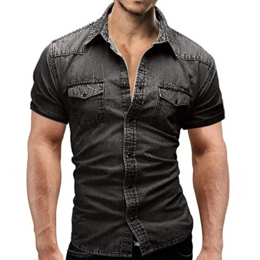 Camisa de denim masculina de verão de corte justo com mangas curtas e duas bolsas no peito com aba, pala nos ombros e colarinho clássico