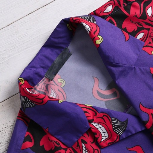 Camisa masculina com diabo