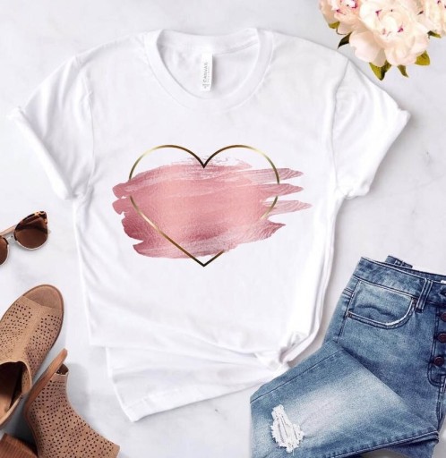 Camiseta blanca de mujer con estampado de corazones