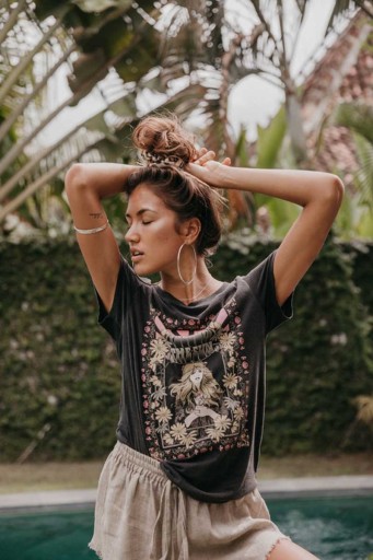 Camiseta feminina com estampado A163