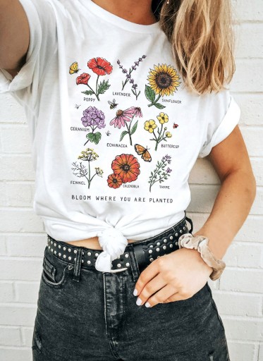 Camiseta feminina com estampado de flores