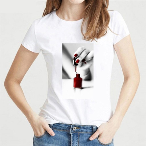 Camiseta feminina com estampado de verniz