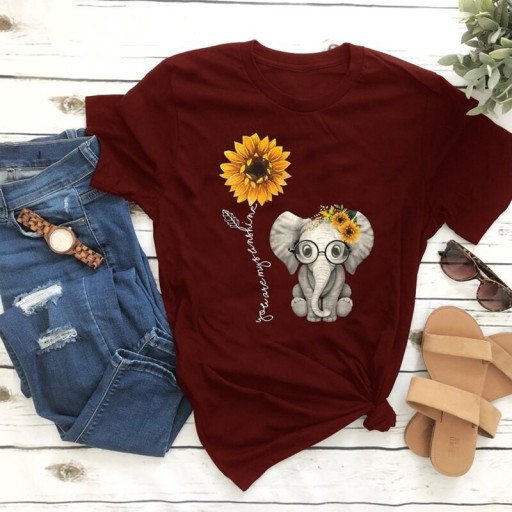 Camiseta feminina com estampagem de elefante