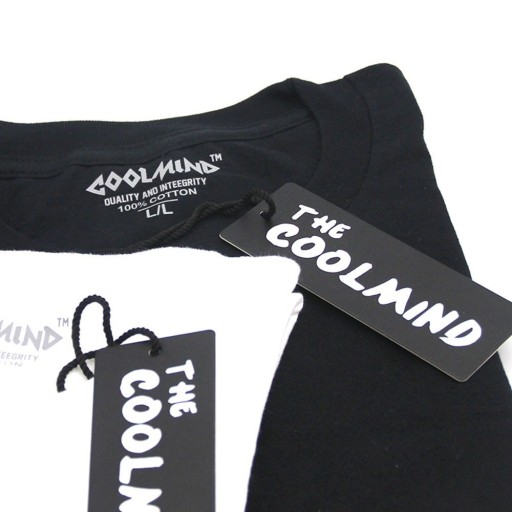 Camiseta feminina com padrão geométrico