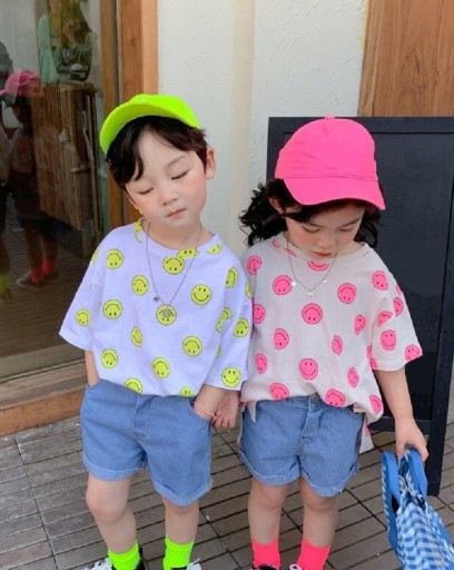 Camiseta infantil com sorrisos