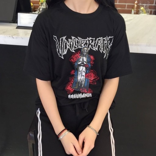 Camiseta metal feminina