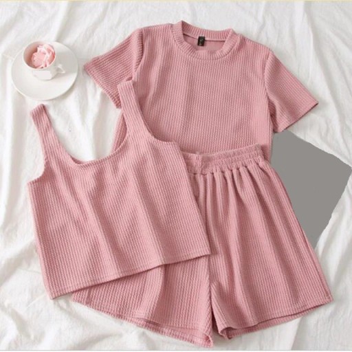 Camisola, t-shirt e calções