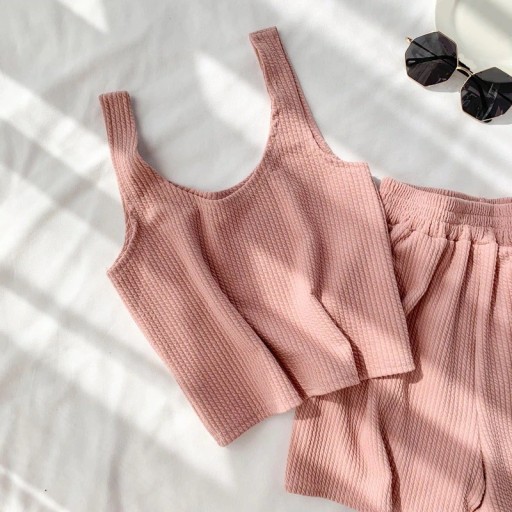 Camisola, t-shirt e calções