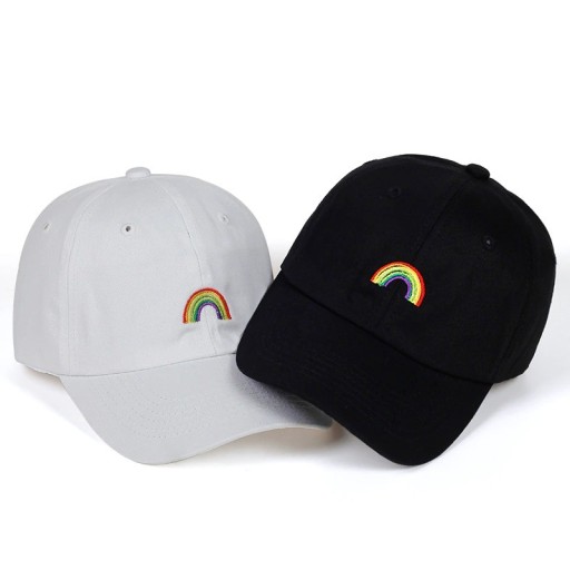 Cap mit Regenbogen